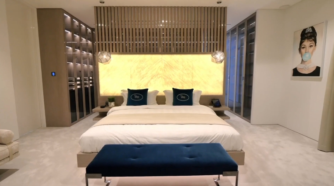 92 Interior Design Photos vs. ONE100, Palm Jumeirah Dubai Luxury Beach Mansion Tour