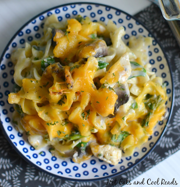 Pure comfort food that the whole family will love! Great freezer meal too! Cheesy Chicken, Spinach and Mushroom Noodle Casserole Recipe from Hot Eats and Cool Reads