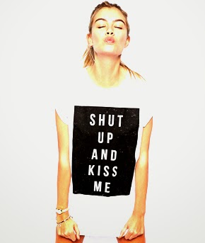 http://www.asos.com/es/Camiseta-estilo-boyfriend-con-estampado-de-Shut-Up-and-Kiss-Me-de-ASOS/7fk3q/?iid=4014237&cid=4718&sh=0&pge=1&pgesize=36&sort=-1&clr=White&mporgp=L0FTT1MvQVNPUy1Cb3lmcmllbmQtVC1TaGlydC13aXRoLVNodXQtVXAtYW5kLUtpc3MtTWUtUHJpbnQvUHJvZC8.