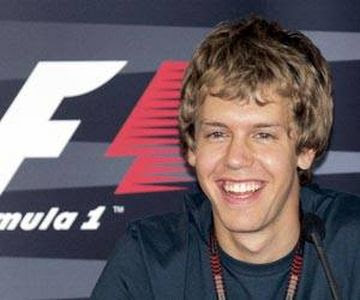 [Image: Sebastian+Vettel+-+World+Champions+Formu...9+2011.jpg]