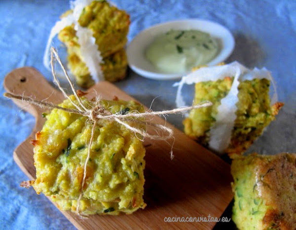 Brownie de Garbanzos y Calabacín con mayonesa de manzana verde y cilantro