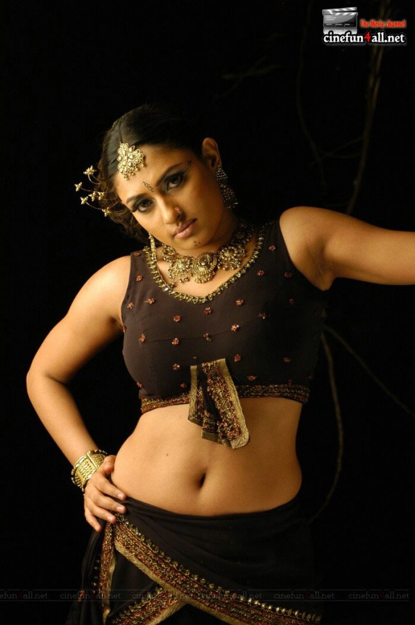 actress_malavika_hot_stills_wallpapers_0