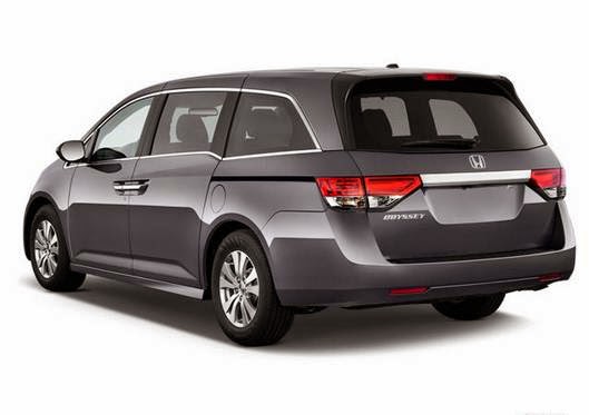 2015 Toyota Sienna vs 2015 Honda Odyssey and Driver 2015 Toyota Sienna vs 2015 Honda Odyssey and Driver