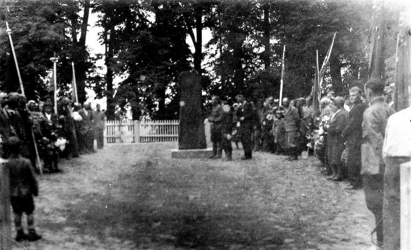 Valles Brāļu kapu atklāšana 1946. gada 18. augustā