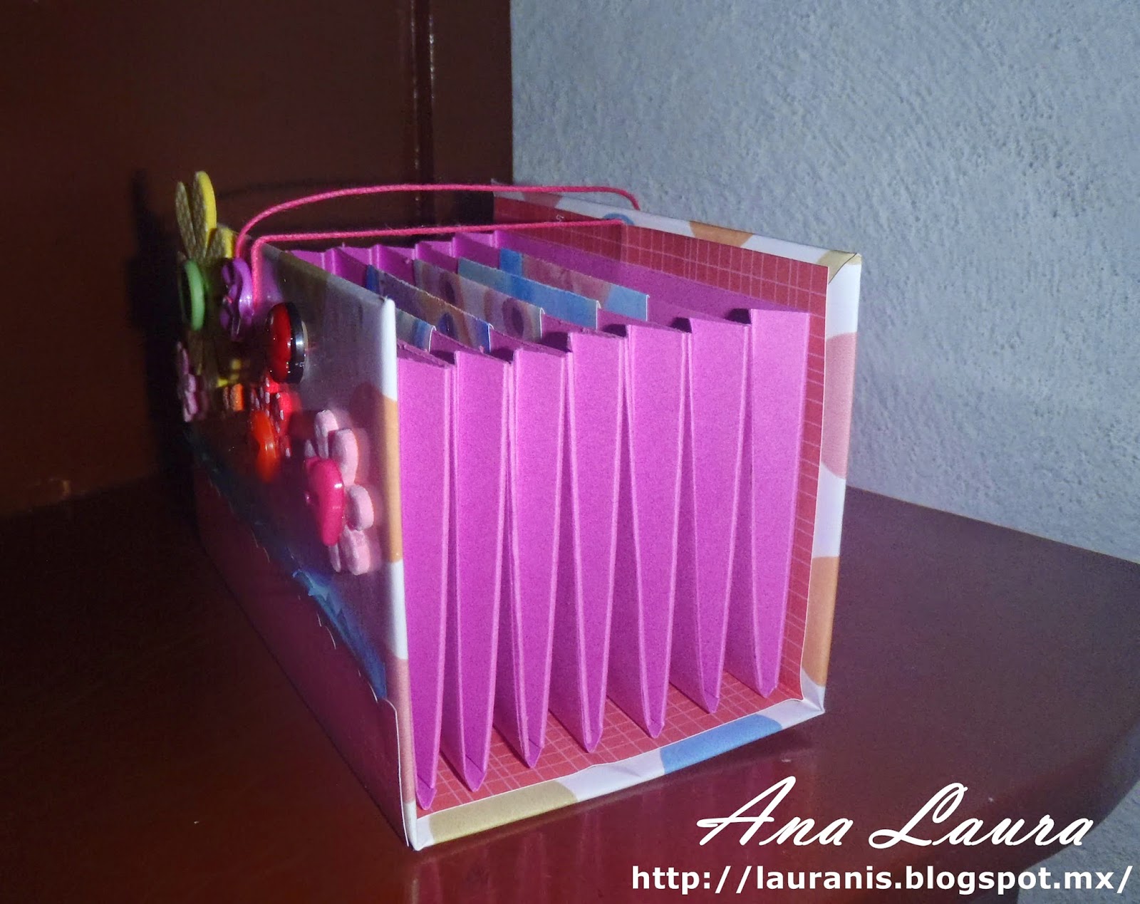 ANA LAURA: Mini archivador, Latinas Arts and Crafts