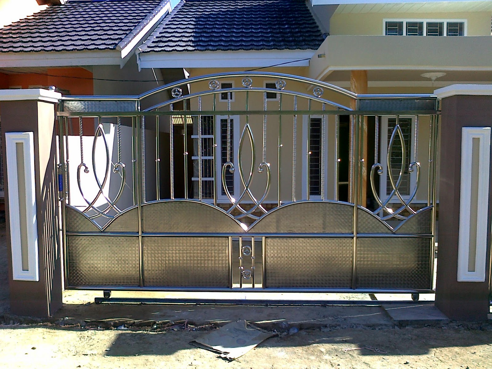 pagar stainless steel