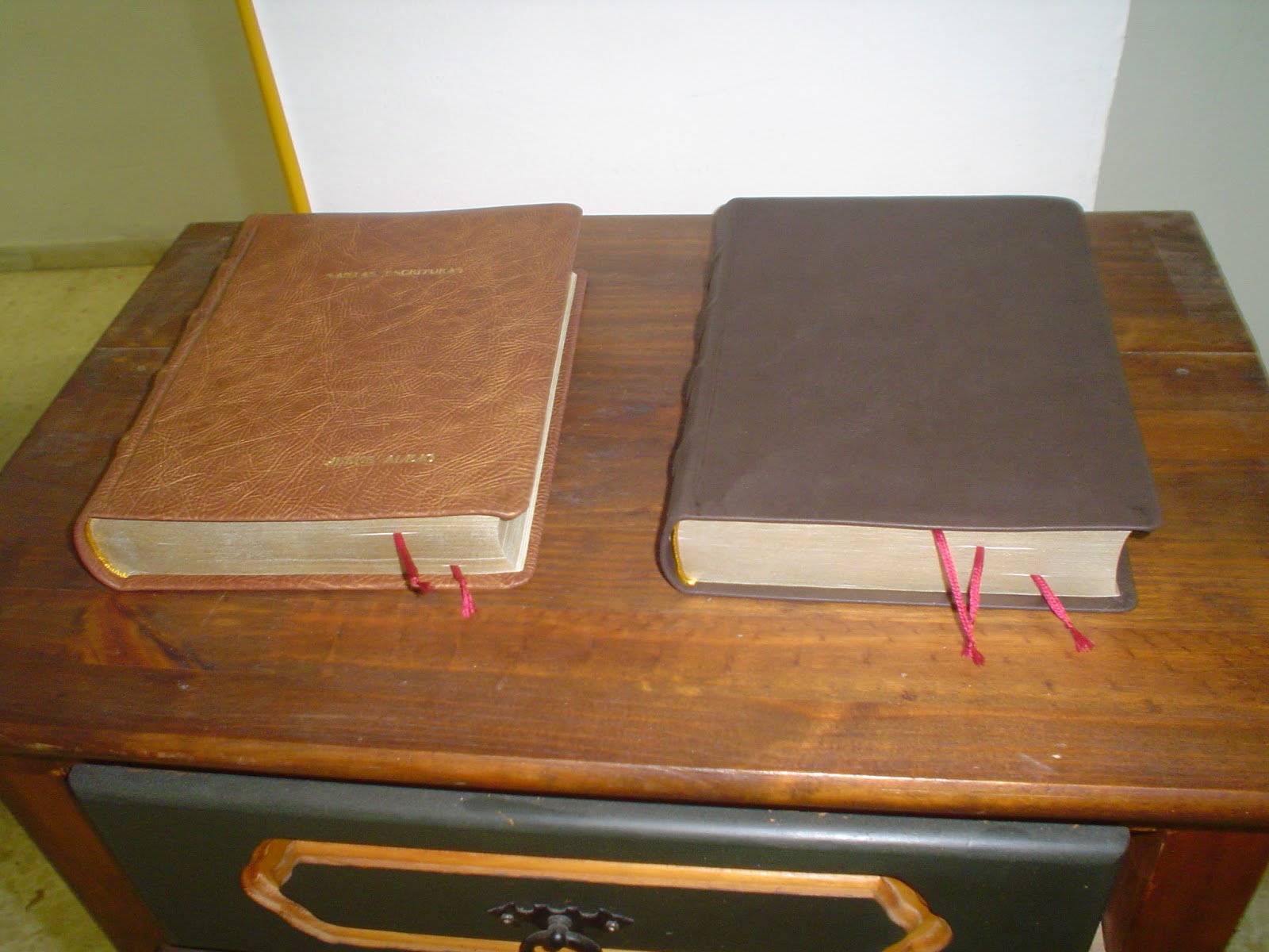 Encuadernación Casa del Artesano: ENCUADERNACIÓN DE BIBLIAS