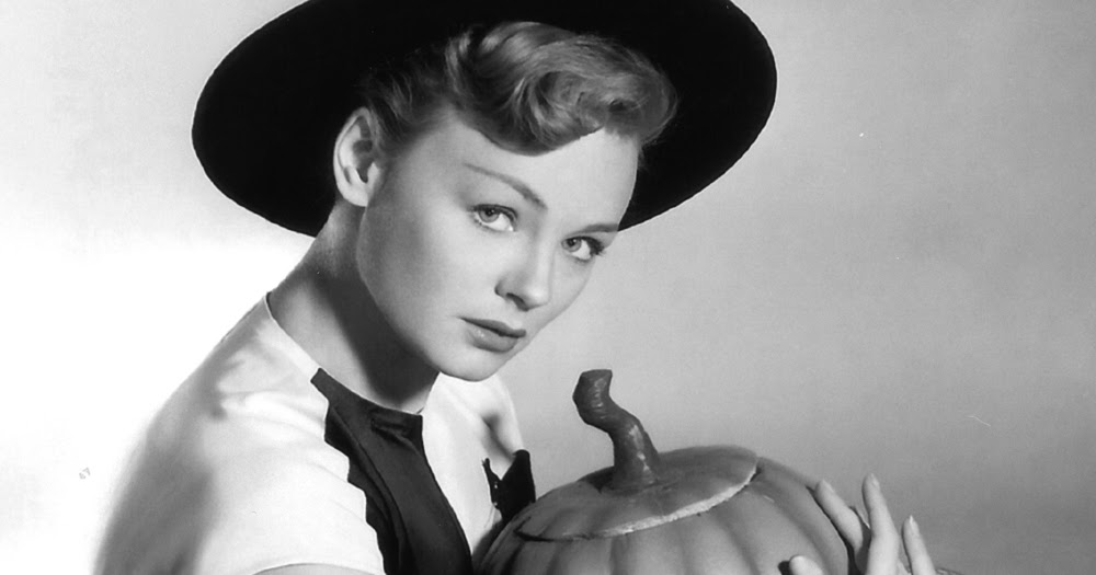 Sexy Witches – 15 Vintage Photos of Hollywood Actresses Posing in