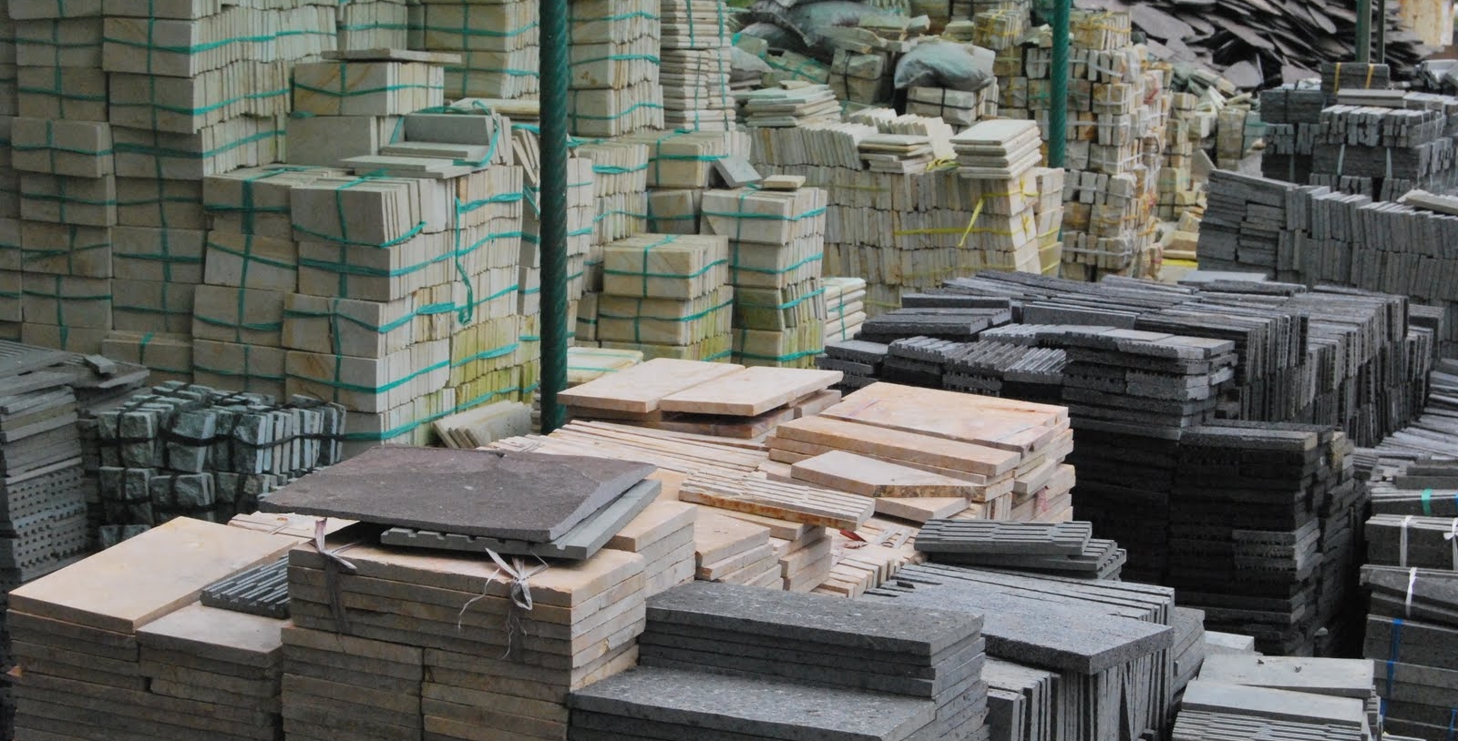 Tren Gaya 27+ Batu AlamLantai