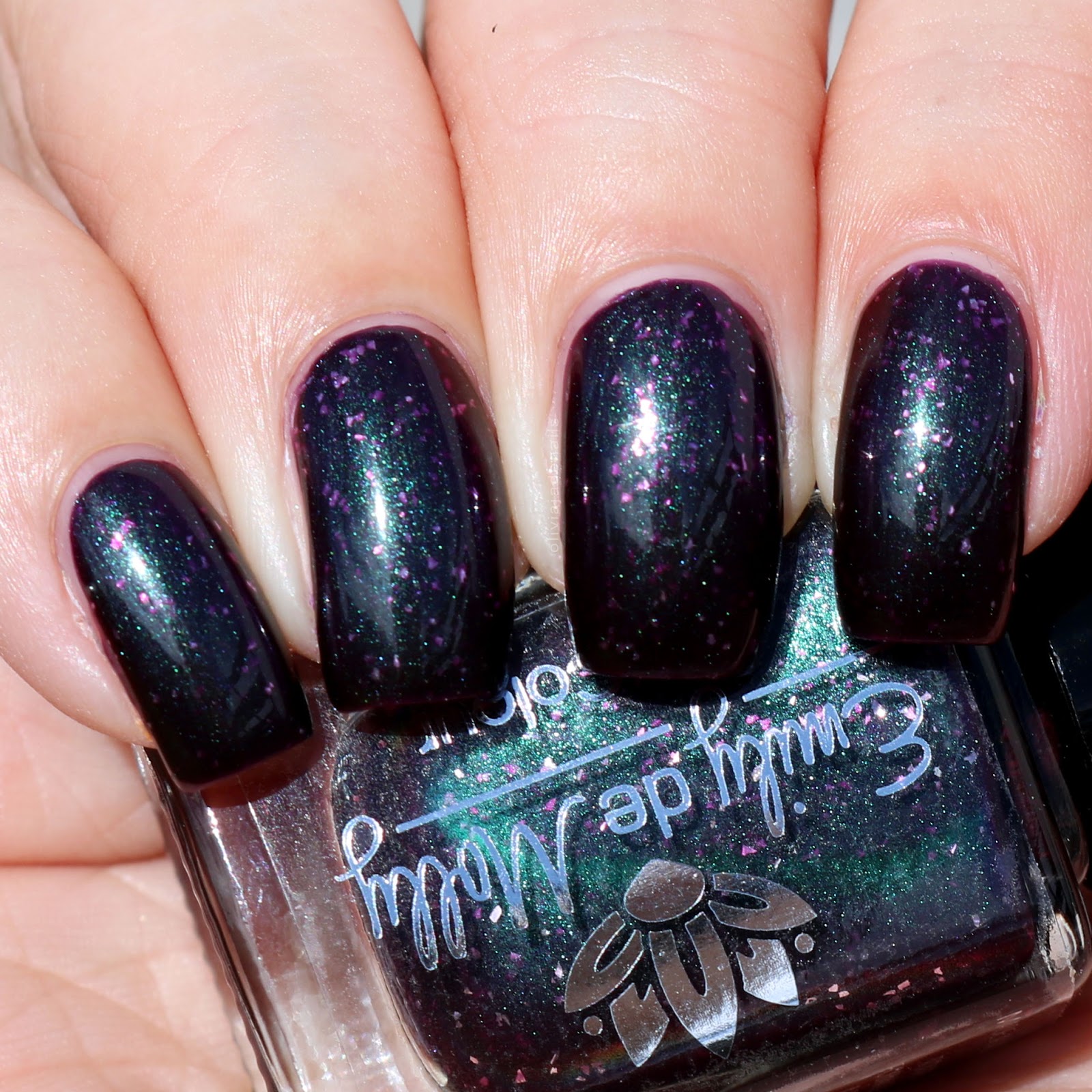 Emily de Molly Ever Sort After swatched by Olivia Jade Nails