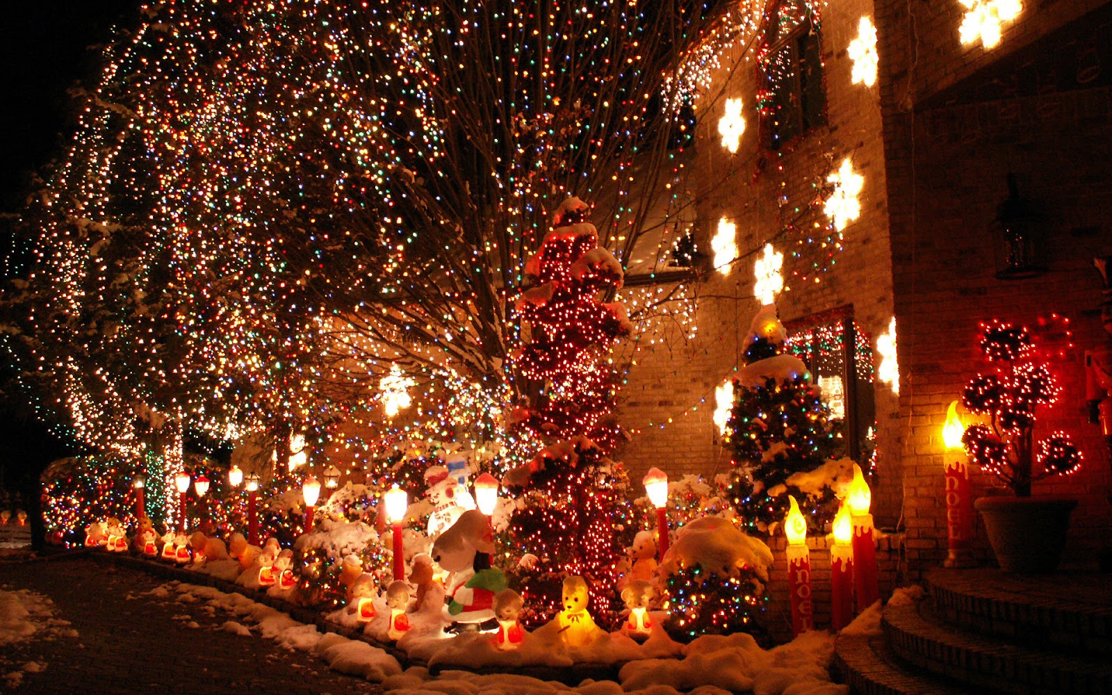 небольшой городок сияющий огнями. ночной лос анджелес трущобы. The christmas lights. небольшой городок сияющий огнями. небольшой городок сияющий огнями.
