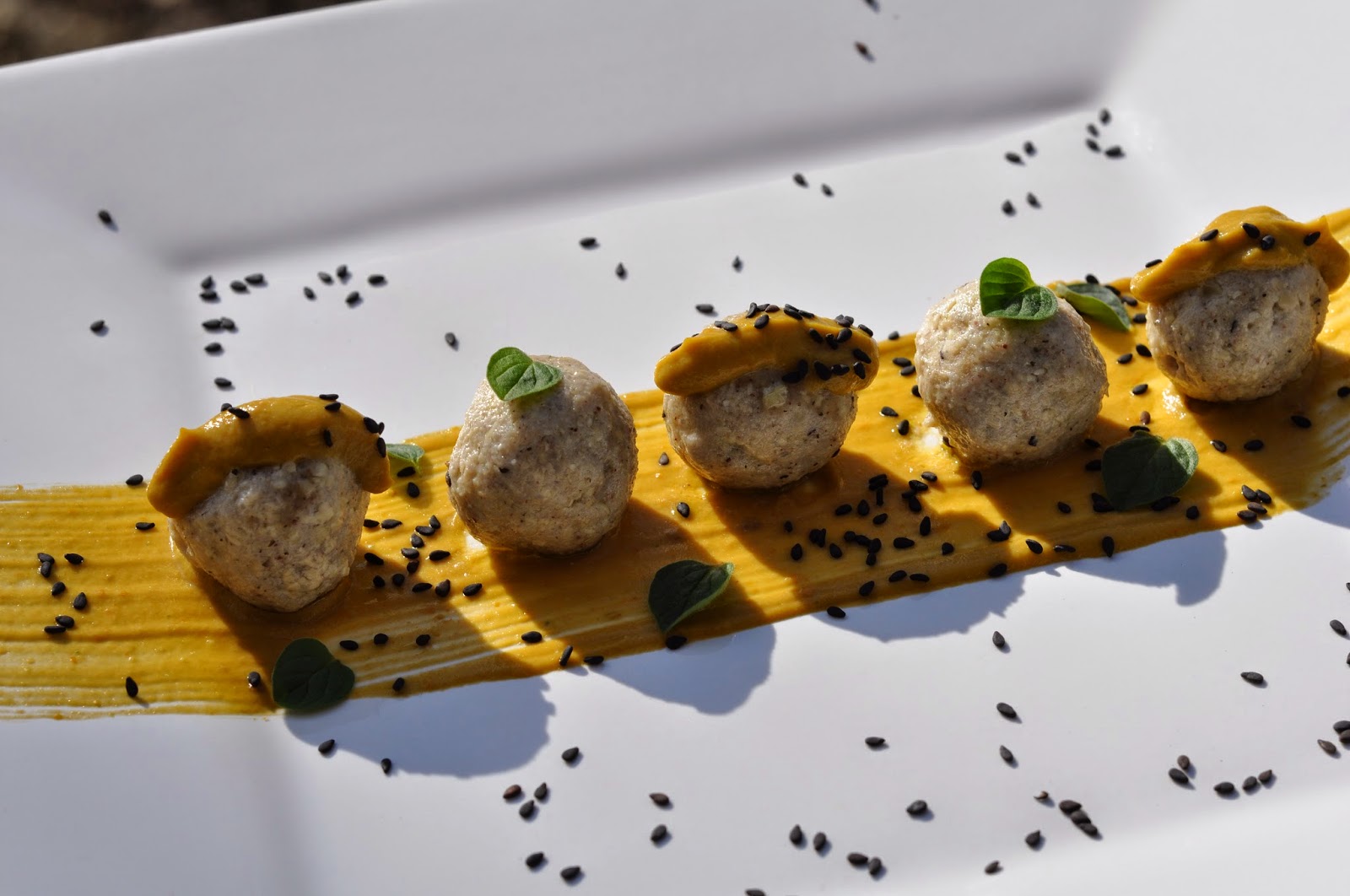 Parole Vegetali Gnocchi di tofu alla canapa in salsa di avocado