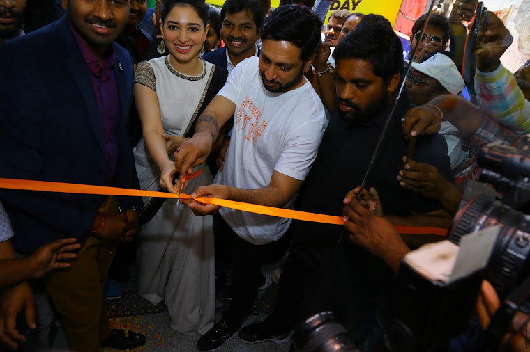 Tamannaah Bhatia launch Happi Mobiles store