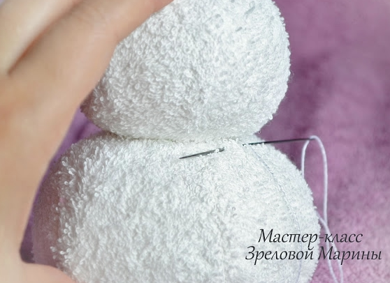 Haz lindos muñecos de nieve para esta navidad usando toallas