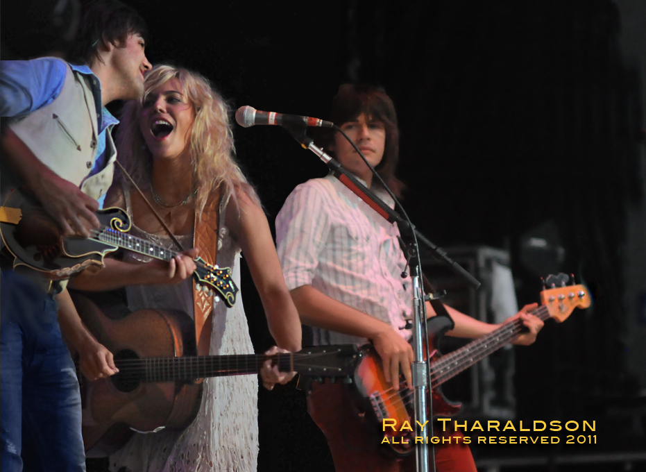 WRLTHD: Kids and Glen Campbell team up to Honor America