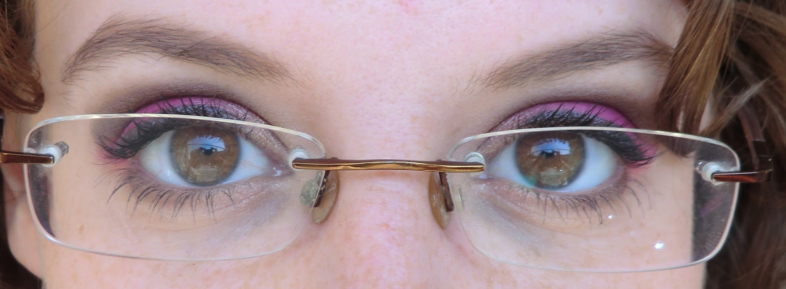 Lenas Sofa: Die Brille - der scharlachrote Buchstabe?