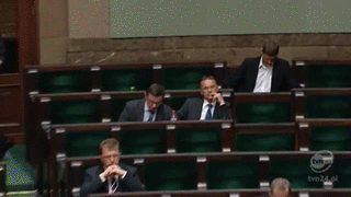 Znalezione obrazy dla zapytania gra na nosie gif