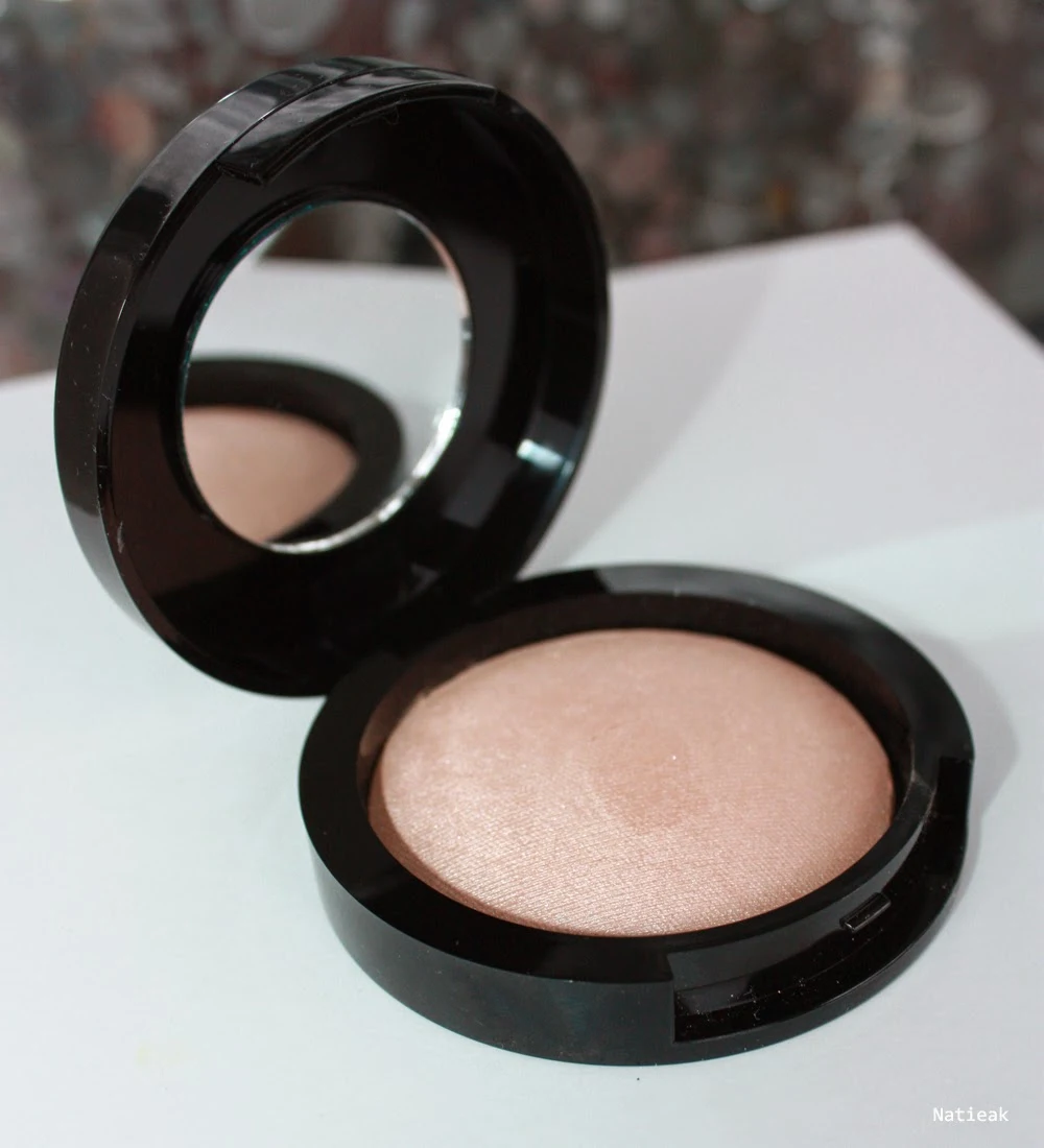 maquillage 100% naturel boitier avec miroir  Poudre minérale clarté  de la  gamme Beauté Biominérale.