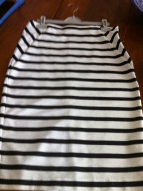 mode essentielle: Jupe ray?�e noire et blanche de Zara