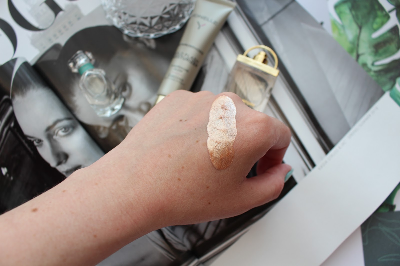 yonelle gold flash moisturizer