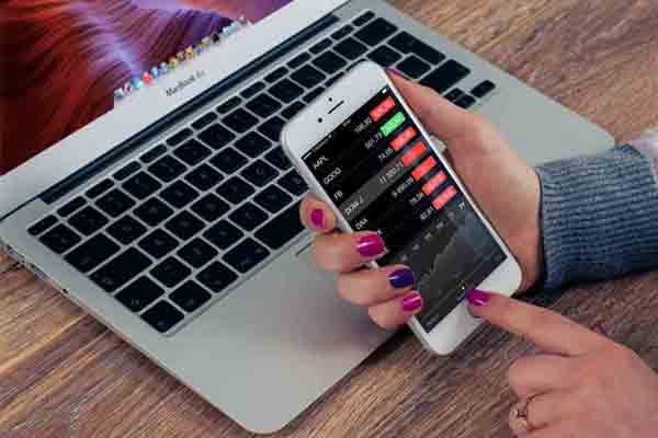 How to take a screenshot in Samsung Galaxy S7 How to take a screenshot in Samsung Galaxy S7
