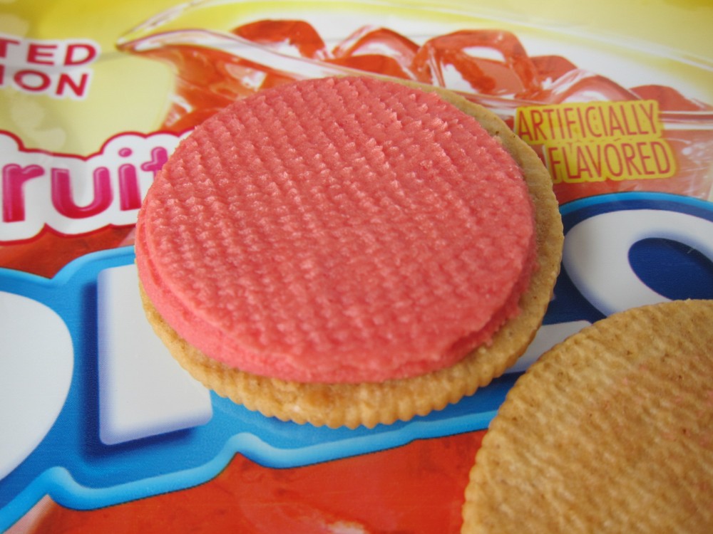 Review Nabisco Fruit Punch Oreo Cookies