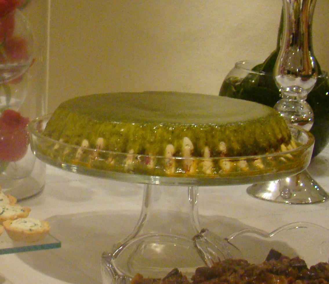 Festejar é tudo de bom! Terrine de tomate seco com manjericão e pesto