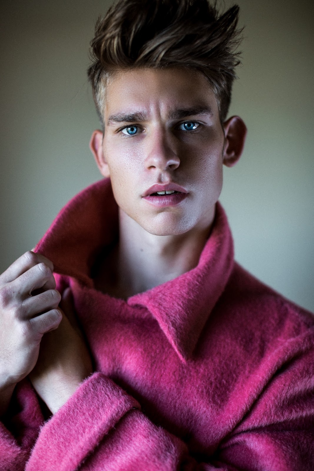 Young male beauties — pic 4