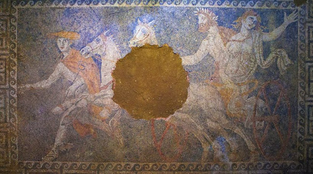 Discovery: Στην Αμφίπολη το καλύτερο πορτραίτο του Μεγάλου Αλεξάνδρου που έχει βρεθεί μέχρι σήμερα; - Διάσημος Βρετανός συγγραφέας υποστηρίζει: «Ο Ερμής είναι ο Αλέξανδρος»