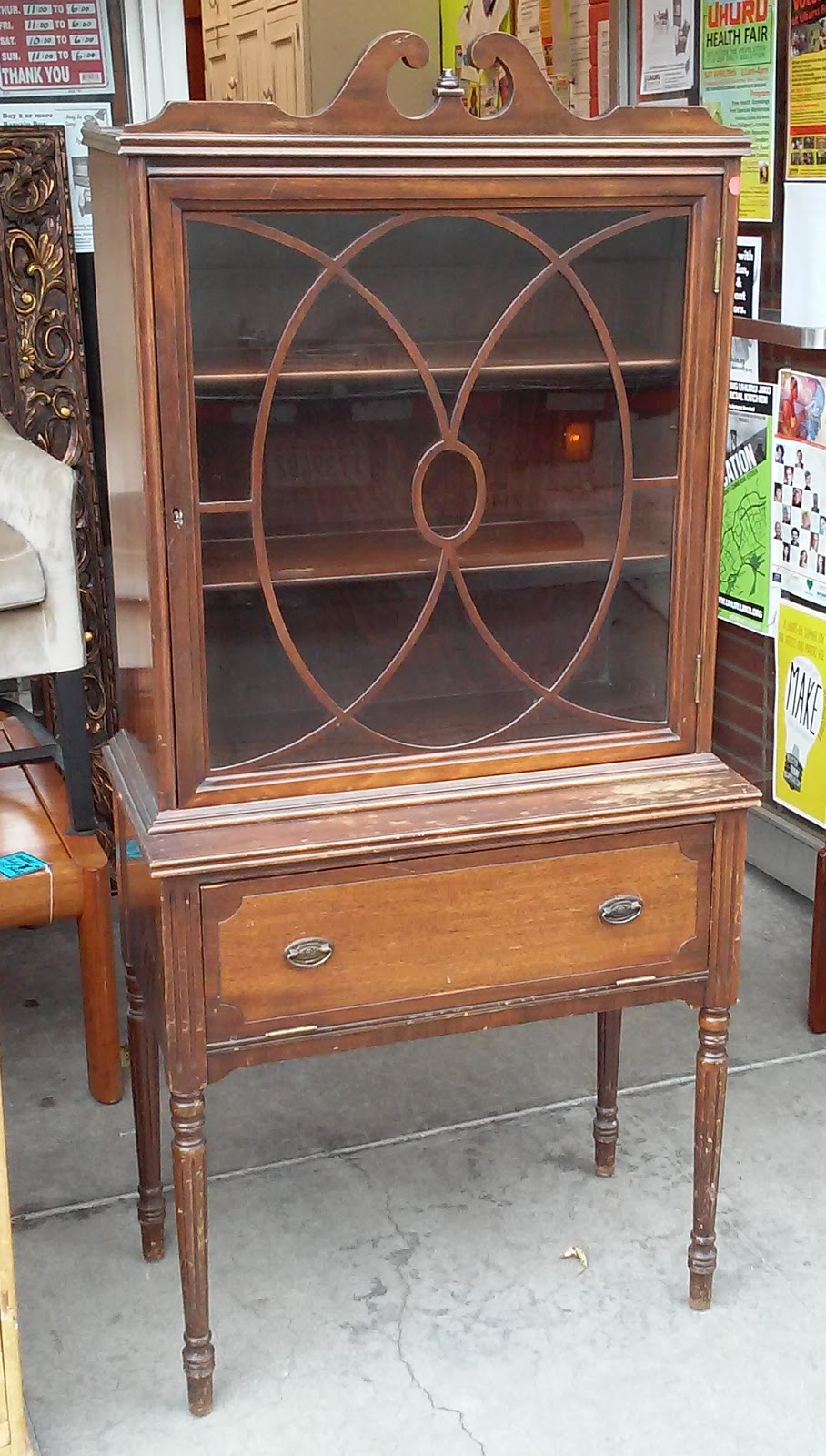 UHURU FURNITURE & COLLECTIBLES SOLD 2 1/2' Wide Depression Era China