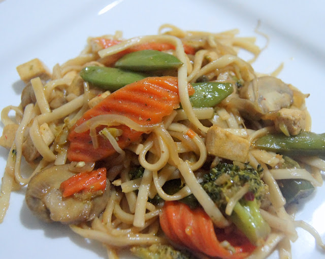 Simple Vegetarian Recipes: Vegetarian Chow Fun Noodles