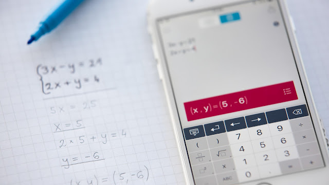 تطبيق يساعدك في حل المعادلات الرياضية.