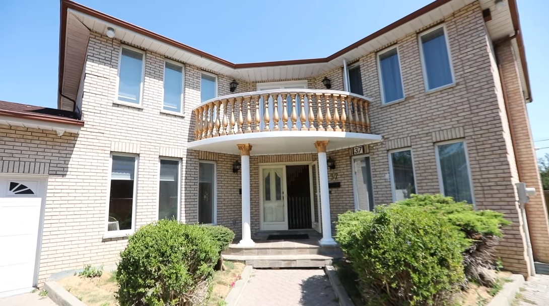 Tour 37 Fulham St, Toronto, ON vs. 10 Interior Design Photos