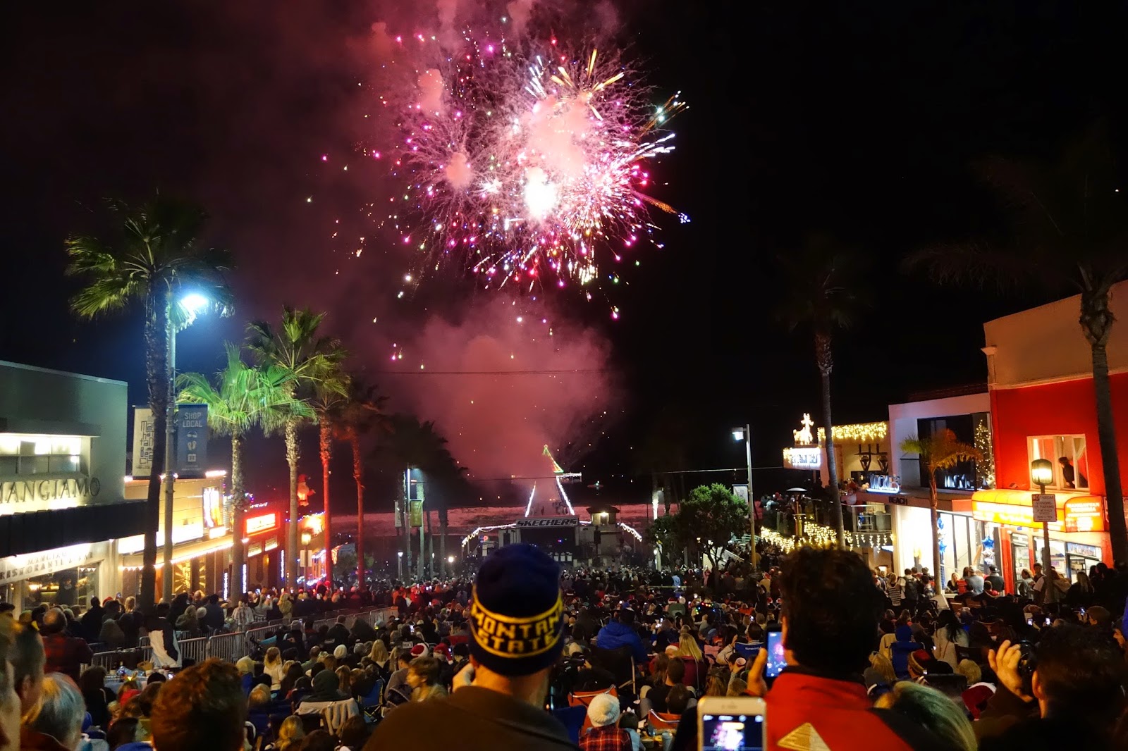 Nisstiiv pens Fireworks in Manhattan beach California