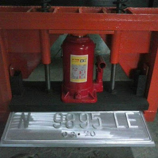 Mesin Press Dongkrak plat nomor Mesin Press Dongkrak plat nomor