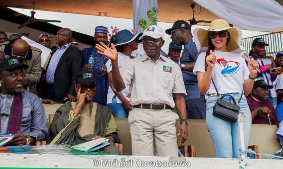 1 Governor Oshiomhole and his beautiful wife, Lara pictured doing the boggy dance