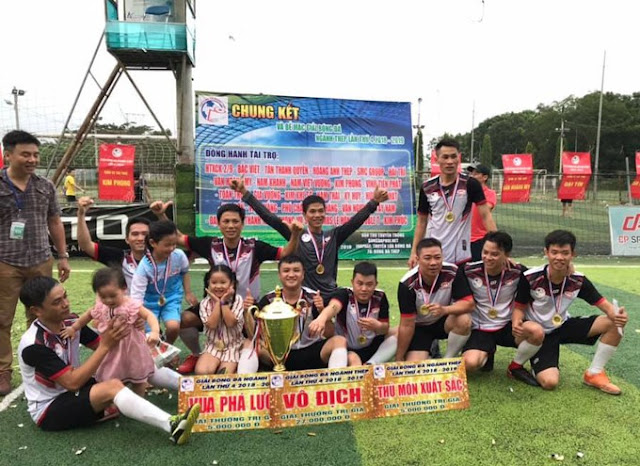 Việt Thắng lần đầu lên ngôi vô địch giải bóng đá ngành Thép. Họ nhận mức thưởng 27 triệu đồng từ BTC Việt Thắng lần đầu lên ngôi vô địch giải bóng đá ngành Thép. Họ nhận mức thưởng 27 triệu đồng từ BTC