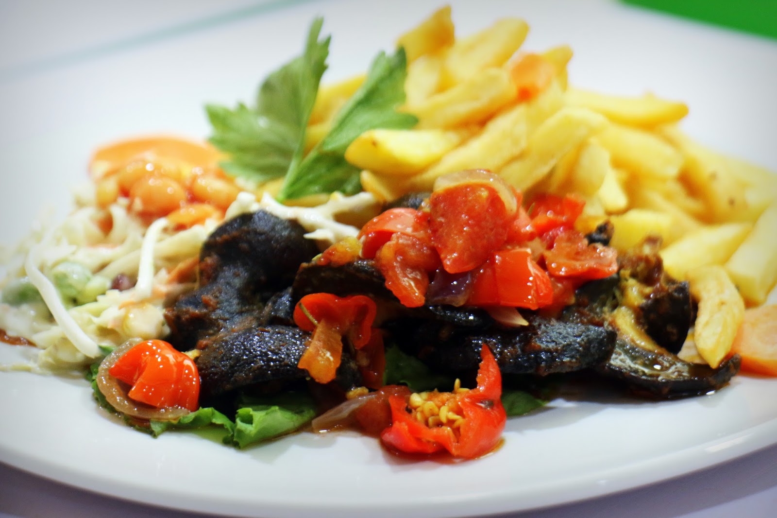 MY EXPERIENCE AT DAVIS CAFETERIA PORT HARCOURT SISIYEMMIE Nigerian