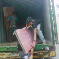 Proses Loading barang ke truk. Proses Loading barang ke truk.