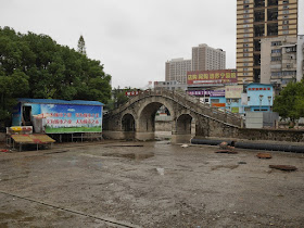 drained lake at Lianhu Square (莲湖广场) in Hengyang