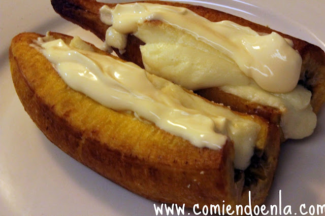 Una receta de mi casa: Plátanos Maduros al Horno, rellenos de queso y crema  - Comiendo en la Ciudad