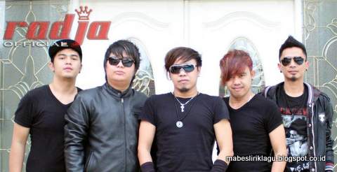 Lirik Lagu Jujur - Radja | Mabes Lirik