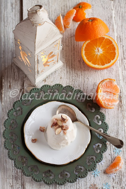 semifreddo arancia e mandarino con granella di mandorle pralinate