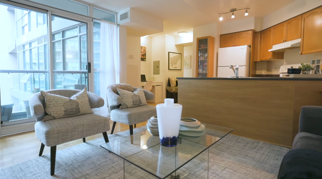 11 Interior Design Photos vs. 219 Fort York Blvd #521, Toronto Condo Tour