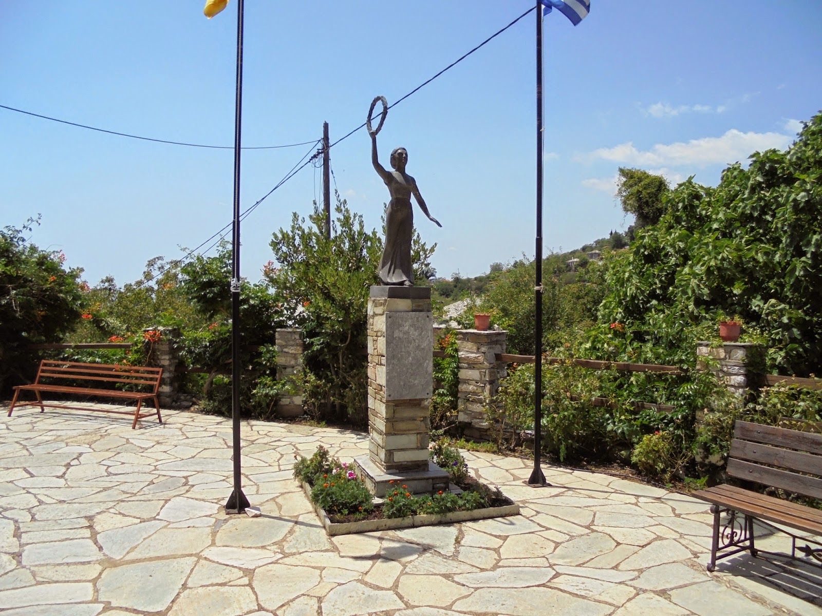 το μνημείο πεσόντων στον Άγιο Γεώργιο Νηλείας