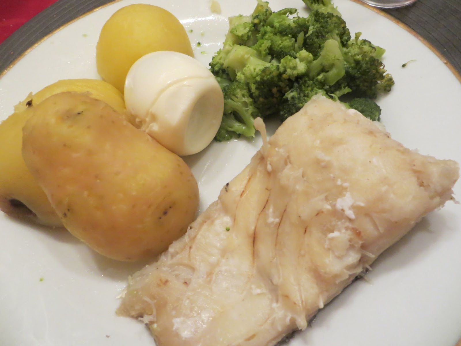 Su Delícia Bacalhau e batatas cozidas com brócolos a vapor Kochblume