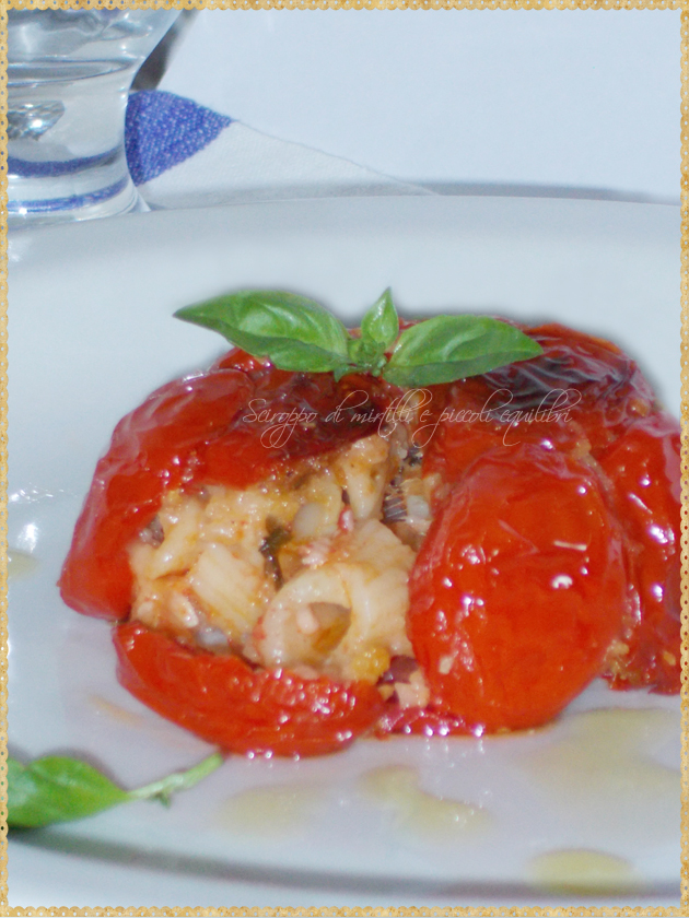 Timpano guscio di pomodori con pasta tipico napoletano