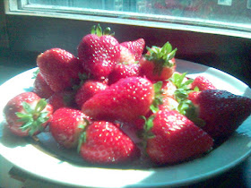 Strawberries by jonsson https://www.flickr.com/photos/karljonsson/485239281/in/photolist-JSYJv-8Xjfj1-815v8c-83D4b4-5Ga6Yi-p1hpsm-f3P7PA-6zg1Qc-5Z98h-9qJ2wV-59rKXk-9G7kC2-EVeMb6-j8P5hw-32opMD-QGp8-8fAd8H-98doNE-5k6SnL-fhGgtC-oKPajH-8QnKT9-6c2H2Q-d8u6wY-Hzo6G7-ciRD2m-fhs27X-j8LS1x-9f7KhM-8ahYMA-6Cyv3G-9ykBvF-qpPSDR-5tMscE-9gieV-KSBGU-bP7Q1i-KY6bY-4syrTg-7QnTwm-ckECuy-jY1Mu-6ffQhh-Zt1cE-ffhDX-U82fP-531So-kAzjjt-bMB6Rg-83DJ72