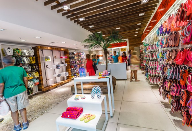 havaianas uptown mall