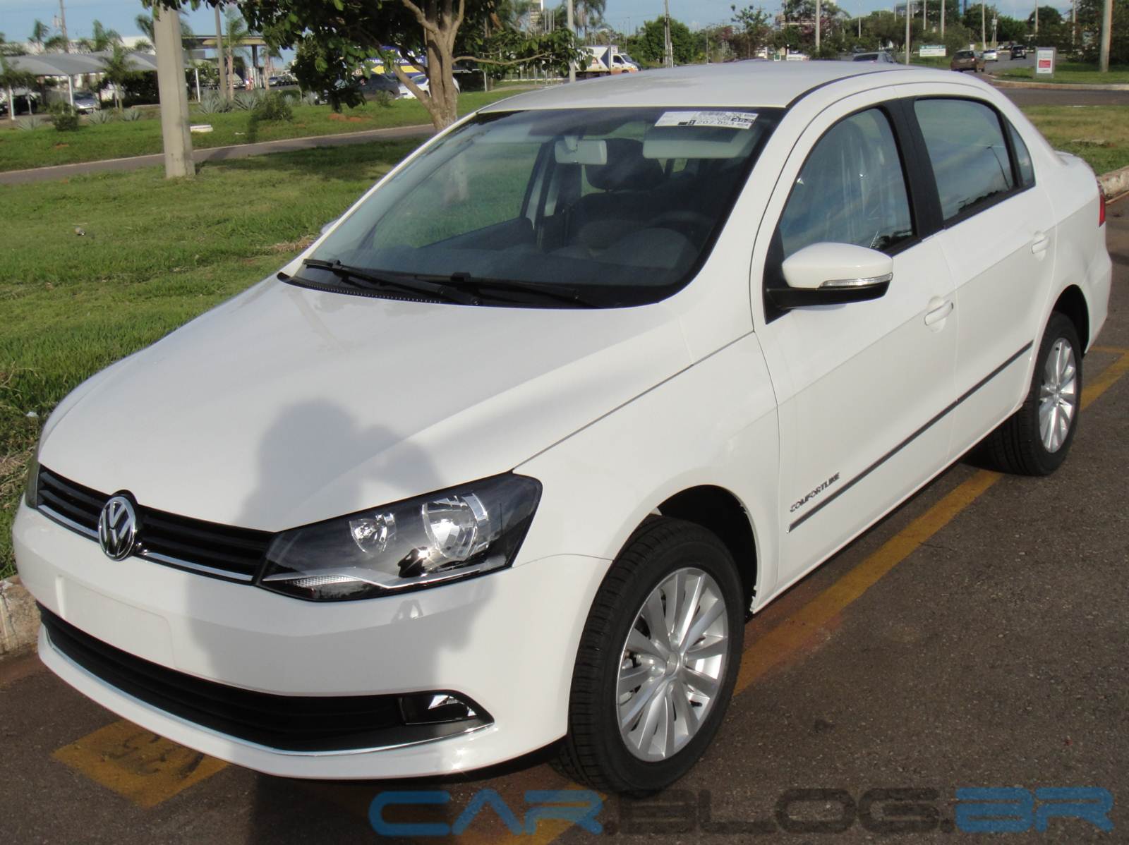 voyage branco 1.6 confortline completo